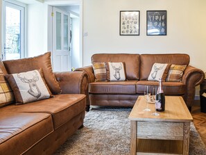 Fireplace - 3 bedroom accommodation in Buxton (Buxton)