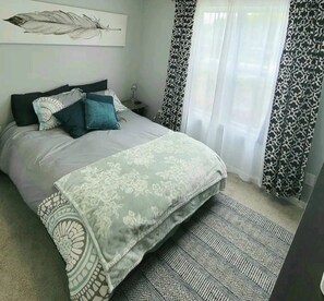 2 habitaciones, tabla de planchar con plancha, wifi y ropa de cama
