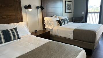 Exclusive Room, 2 Katil Ratu (Queen), Balcony, Lake View | 1 bilik tidur, peralatan tempat tidur hipoalergenik, meja