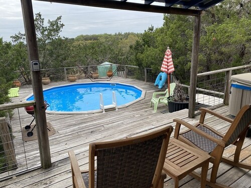 Cozy Cottage with Private pool, Private Hot Tub and Internet