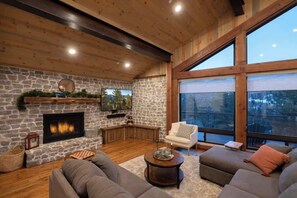 Smart-TV, Kamin, Videospiele, Arbeitsbereiche