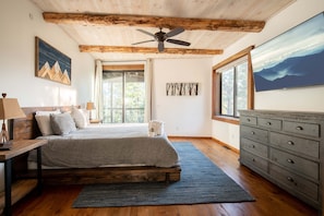 5 bedrooms, free WiFi, bed sheets
