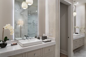 Habitación, 3 habitaciones, piscina privada (View) | Baño