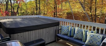 Ski In / Ski Out 4BR / 3BA Private Hot Tub and shared pool