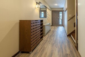 Interior - Ski In / Ski Out 4BR / 3BA Private Hot Tub and shared pool (Stratton)