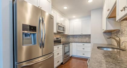 Ski In / Ski Out 4BR / 3BA Private Hot Tub and shared pool