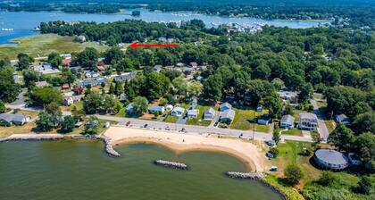 Beautiful home & short walk to beach, restaurants, and marinas in Rock Hall, MD