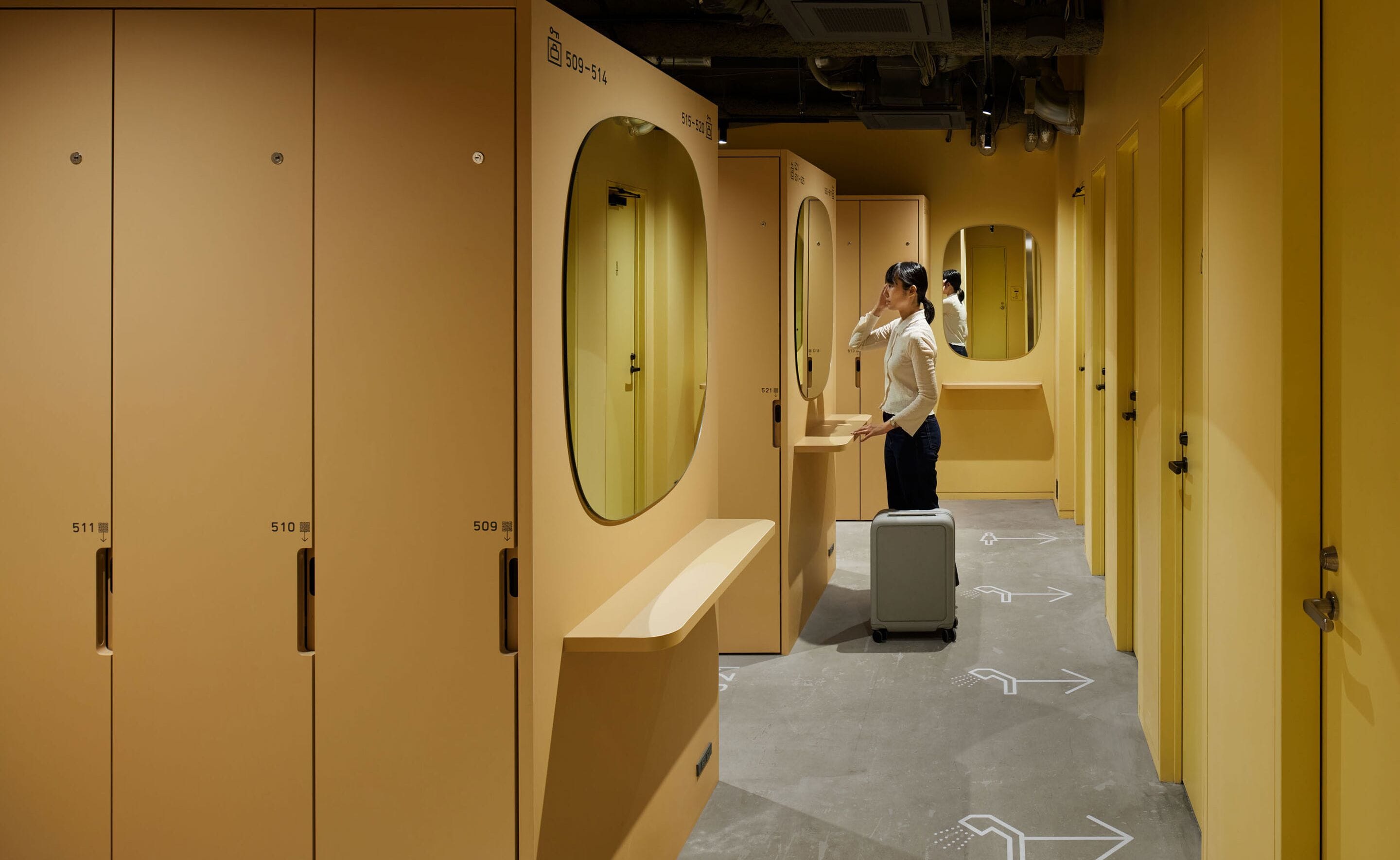 Photo - 9h nine hours woman Shinjuku