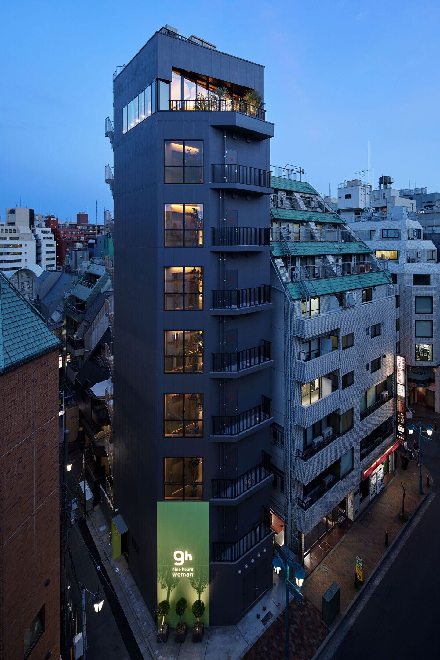 Photo - 9h nine hours woman Shinjuku