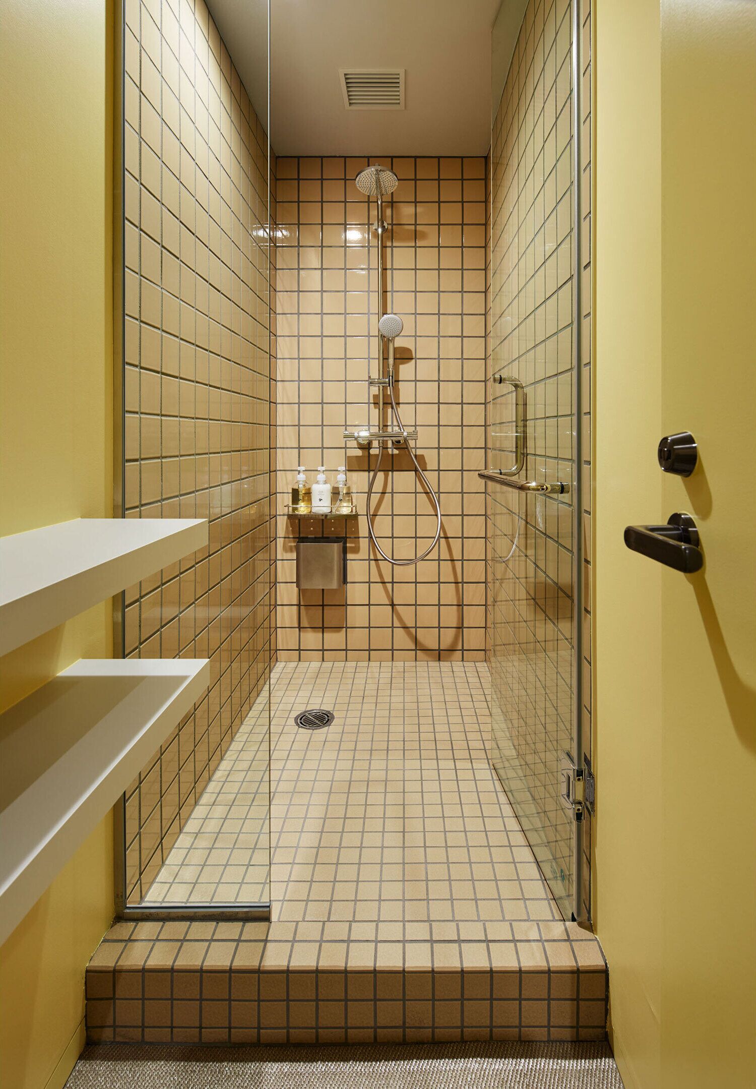 Photo - 9h nine hours woman Shinjuku