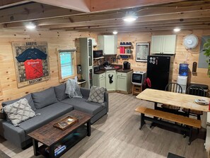 Smart TV - Cabin in Wayne National Forest with ride in/out access to Baileys Trail System (Millfield)