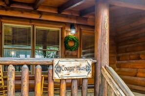 Exterior detail - ✨NEW RENO✨ Fully Loaded RESORT Cabin: POOL👙Access, HOTTUB, GAMES🕹️ & VIEWS⛰️ (Sevierville)