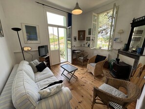 TV - Ref 546 - Real Soulacaise villa 2 steps from the city center (SOULAC SUR MER)