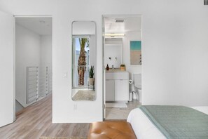 3 habitaciones, escritorio, tabla de planchar con plancha y wifi 