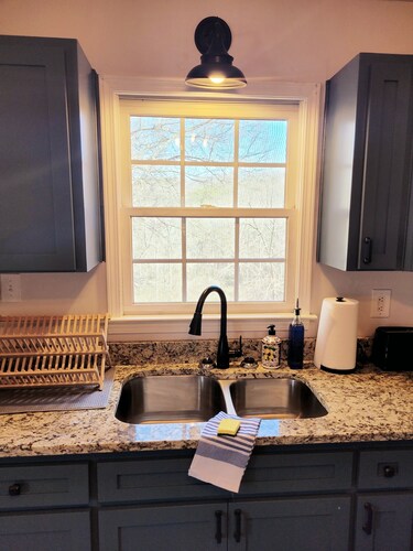 CHARMING COTTAGE LESS THAN 5 MILES TO DOWNTOWN BLUE RIDGE