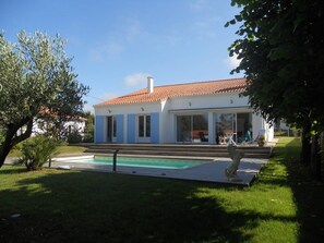 المنشأة من الخارج