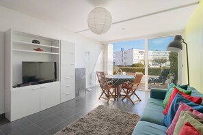 TV - AS21518-P3 directly beach with sea view and pool (LE GRAU DU ROI)