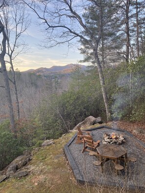 Outdoor dining - CHARMING LOG CABIN..Views..Secluded..Hot Tub..Game Room..Fire Pit..Close to Town (Bryson City)