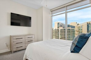 2 bedrooms, iron/ironing board, WiFi