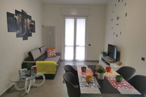 TV - Bnbook Casa Beatrice Appartamento con 2 camere Gallarate (Gallarate)