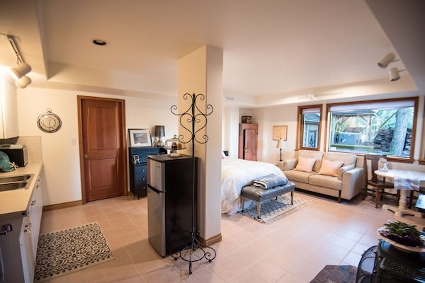 1 slaapkamer, een strijkplank/strijkijzer, gratis wifi, beddengoed