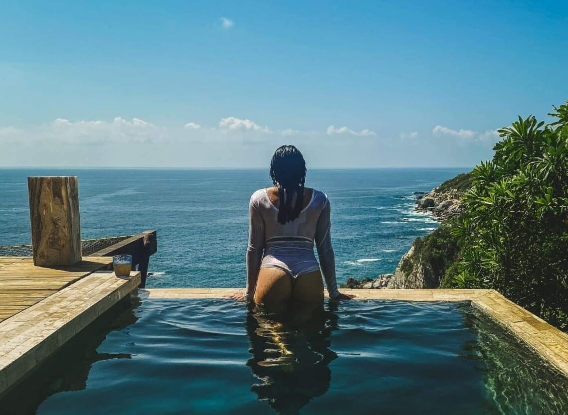 Piscina | Una piscina al aire libre (de 08:00 a 19:00), sombrillas, tumbonas