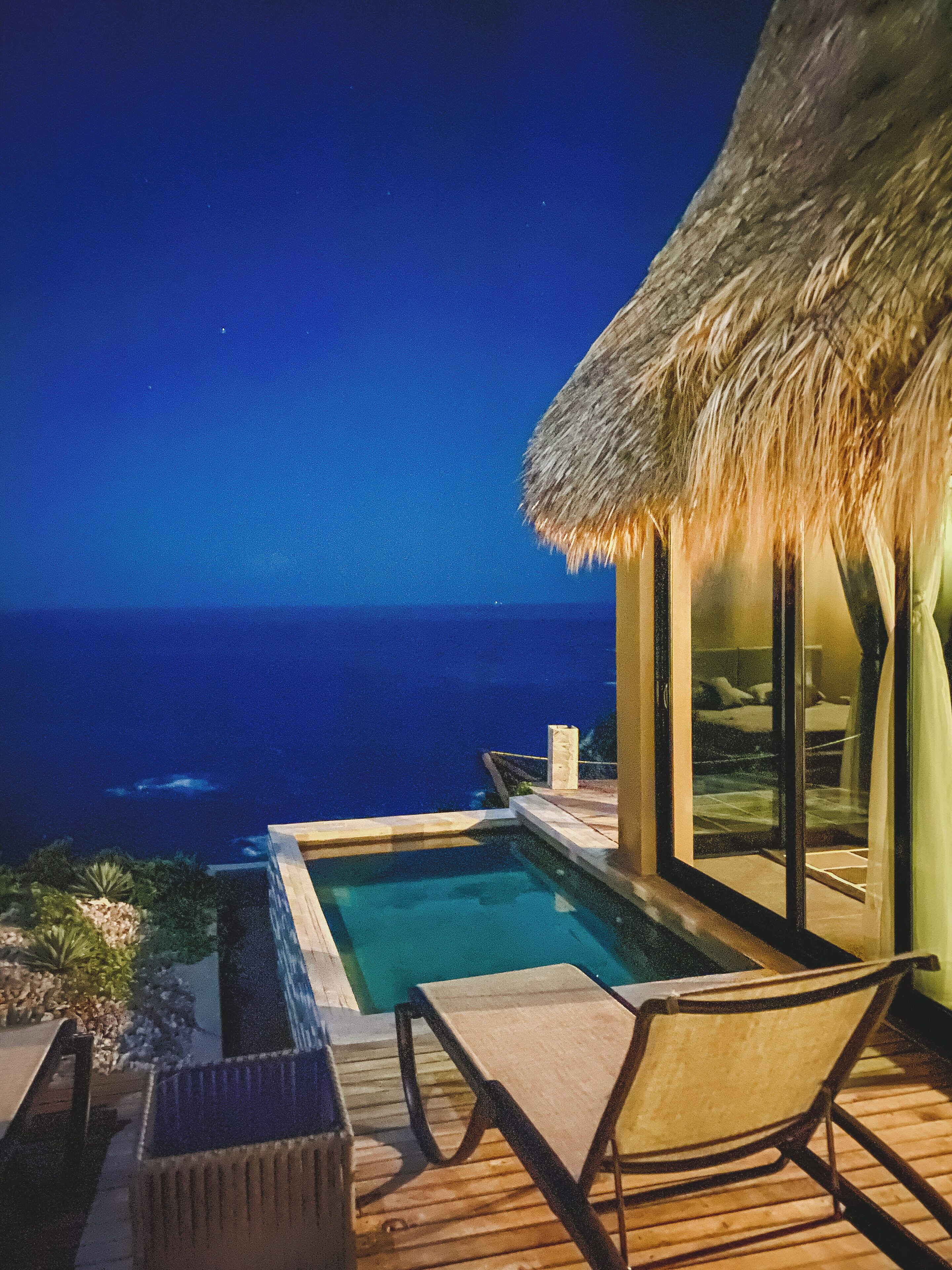 Exclusieve suite, 1 slaapkamer, privézwembad, uitzicht op zee | Badkamer | Een regendouche, gratis toiletartikelen, een haardroger, handdoeken