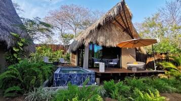 Suite junior, 1 cama King size, alberca privada, vista a la laguna | 1 habitación, sábanas de algodón egipcio y ropa de cama de alta calidad