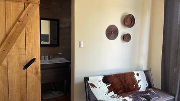 4 bedrooms, free WiFi, bed sheets