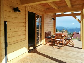 Outdoor dining - Stunning private villa for 6 guests with WIFI, TV and terrace (Hochrindl)