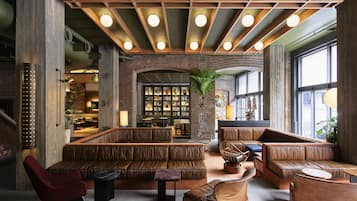 Lounge dans le hall