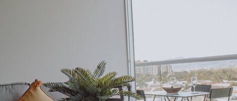 Smart TV, table tennis, video library