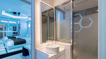 Camera Luxury (2F, Self-Check in) | Bagno | Doccia, asciugacapelli