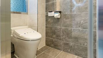 Luxury Room (2F, Self-Check in) | Bathroom