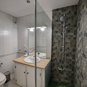 Shower, hair dryer - T3 oura Cond. Privado (Albufeira)