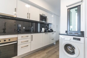 Kühlschrank, Mikrowelle, Ofen, Geschirrspüler