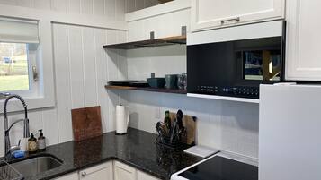 冰箱、微波炉、烤箱、炉灶