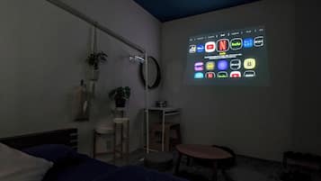 1 bedroom, desk, free WiFi, bed sheets