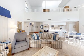 TV, caminetto, impianto stereo