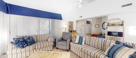 Televisión, chimenea y estéreo