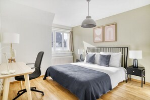 1 habitación, tabla de planchar con plancha, wifi y ropa de cama 