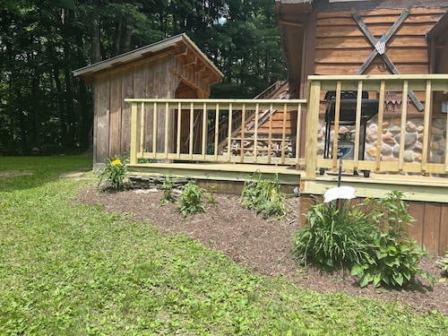 Cozy & Rustic 3 bdr chalet w/ plenty of privacy - your new home away from home!