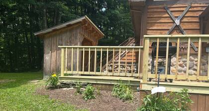 Cozy & Rustic 3 bdr chalet w/ plenty of privacy - your new home away from home!