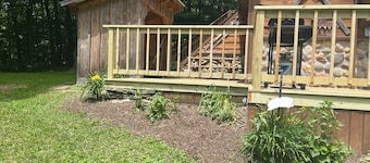 Cozy & Rustic 3 bdr chalet w/ plenty of privacy - your new home away from home!