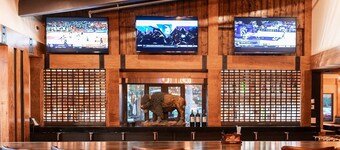 FIRST FLOOR CORNER Suite w/ Private Patio! 158