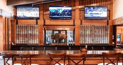 FIRST FLOOR CORNER Suite w/ Private Patio! 158