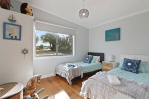 3 habitaciones, escritorio, tabla de planchar con plancha y wifi gratis