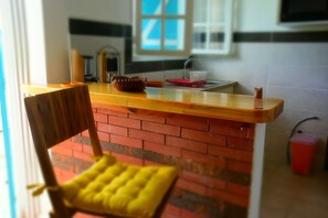 ثلاجة، ميكروويف، فرن، ماكينة لصنع القهوة/الشاي