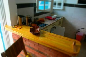 Fridge, microwave, oven, coffee/tea maker