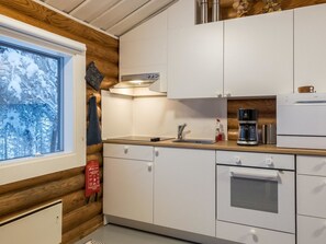 Fridge, microwave, dishwasher, cookware/dishes/utensils